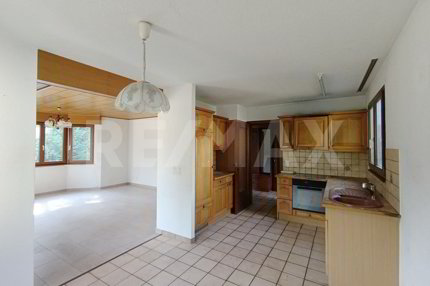 Einfamilienhaus mit grossem Potenzial an gut erschlossener Lage 1/5