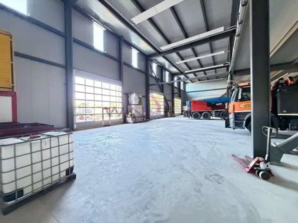 Flexible Industriehalle mit moderner Mezzanine 1/5