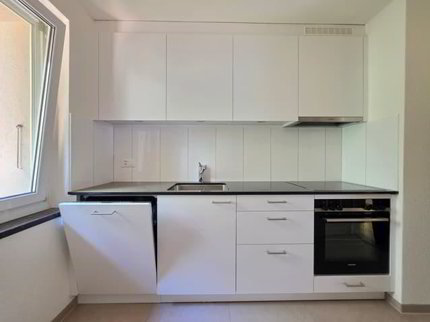 Charmante 4-Zimmer-Wohnung mit Balkon in Biel zu vermieten! 1/5