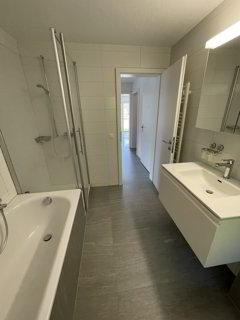 Sonnige 3 1/2-Zimmerwohnung mit Dachterrasse 1/5