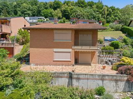Rovio – Wunderschönes Einfamilienhaus mit Seeblick und grossem Ausbaupotenzial | Rovio – Splendida Casa Unifamiliare con Vista Lago e Ampio Potenziale Edificatorio | Rovio – Magnifique maison individu 1/5