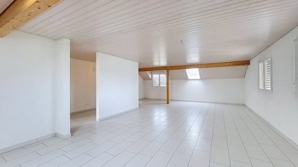 3,5-Zimmer-Wohnung mit 119 m² Wohnfläche und Balkon in Chabrey / VD 1/5