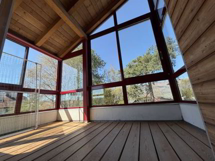 Helle 4.5 Zimmer-Galeriewohnung mit Wintergarten und Balkon 1/5