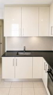 Geräumige 6-Zimmer-Wohnung mit Balkon und Garage in Biel 1/5
