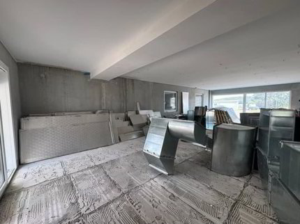 À louer ? Surface administrative neuve de 145.8 m² 1/3