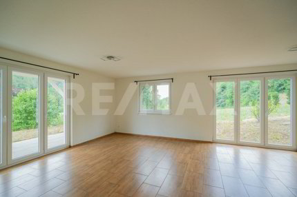 Grosszügiges 7.5 Zimmer-Einfamilienhaus am Bauzonenrand 1/5