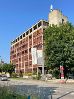 Edificio commerciale a reddito interessante anche per clientela estera 1/1