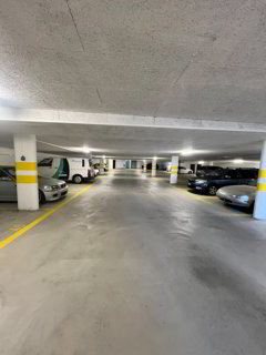 Einstellhallenplatz zentral im Dorfkern von Hohenrain, mit Lademöglichkeit für E-Fahrzeuge¨ 1/3