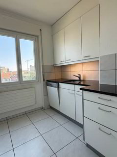Grosszügige 2.5-Zimmerwohnung mit Balkon im Herzen von Biel 1/5