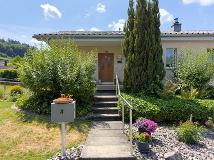 Gepflegtes Haus mit grossem Umschwung 1/5