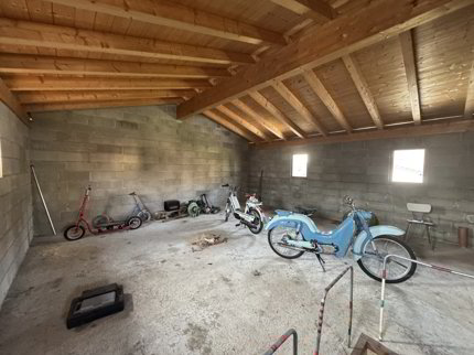 Magazzino con 2 garage in vendita 1/5
