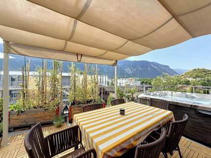 Möblierte Dachgeschosswohnung 120 m² + Terrasse 67 m² 1/5