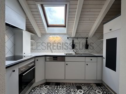 5-Zimmer-Wohnung mit Balkon in ruhiger Umgebung 1/5