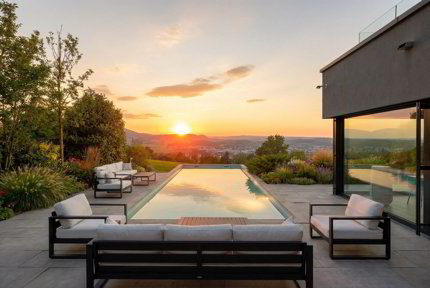 AUSSERGEWÖHNLICHE GELEGENHEIT - LUXUSVILLA MIT POOL UND PANORAMABLICK 1/1