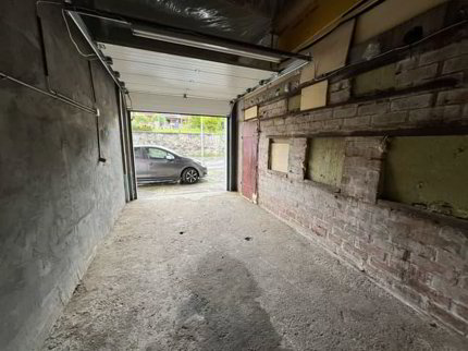 GARAGE BOX INDIVIDUEL, TRES SPACIEUX 1/1