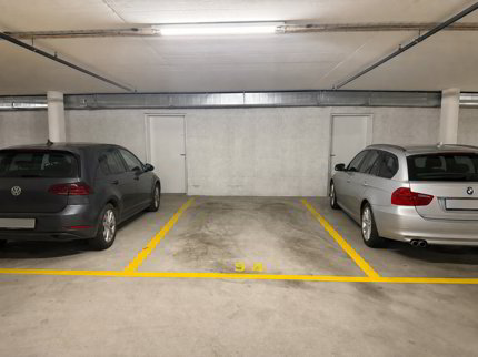 GROSSER TIEFGARAGENPARKPLATZ AN ZENTRALER LAGE 1/1