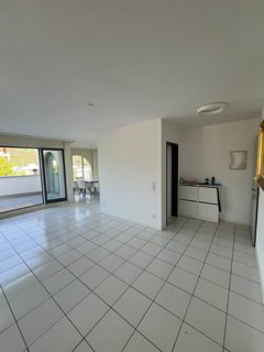 Attico 3.5 locali vista lago, terrazza e 2 parcheggi 1/5
