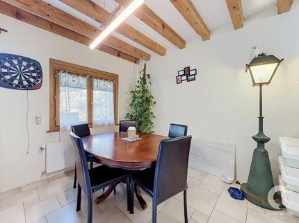 Maison individuelle avec appartement, garages et locaux 1/5