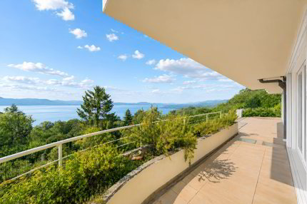 Beautiful property with panoramic lake views 1/1