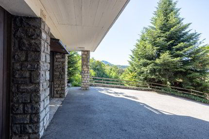 Ampia villa con tre appartamenti, piscina e vista aperta 1/5