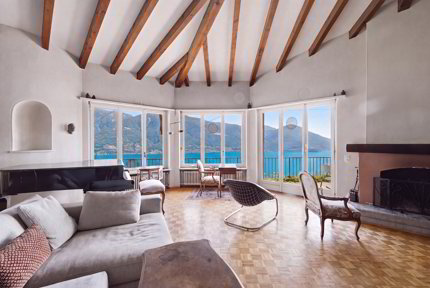Exklusives, renovierungsbedürftiges Haus mit Pool und toller Aussicht 1/5