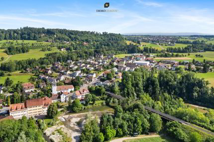 Ruhig wohnen. Vielseitig leben. 2 Wohneinheiten unter einem Dach. 1/5