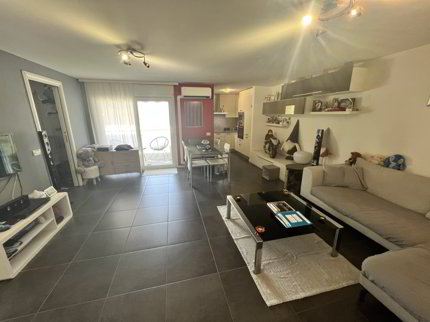 Appartamento di 2.5 locali attico, con 1 park interno e 1 park esterno 1/5