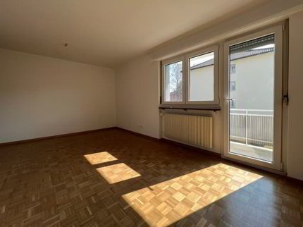 Komplett sanierte 1 1/2-Zwg offene Küche und Balkon 1/5