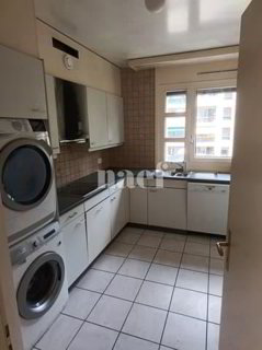 Appartement 5 pièces avec grand balcon à Carouge 1/5