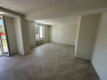 Appartement 3 pièces rénové avec terrasse à Neuchâtel 1/5