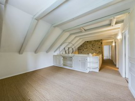 Detached house with pool 1/5
