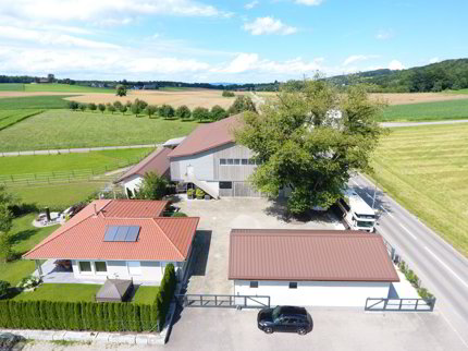 Reserviert! Reitsportimmobilie mit Haus und Reithalle 1/5