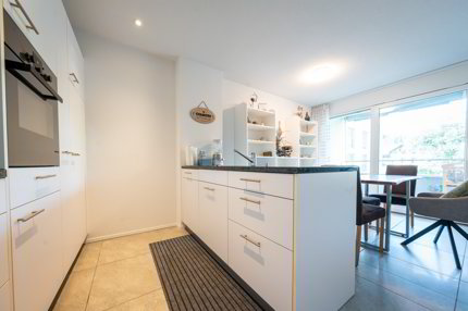 Moderne 2.5-Zimmerwohnung 1. OG Mitte 1/5