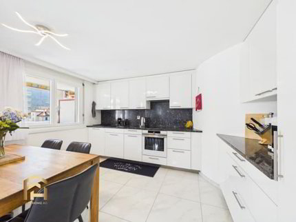 Laufend modernisierte und bezugsbereite Familienwohnung 1/5