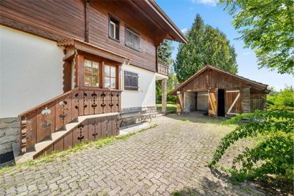 Magnifique grand chalet offrant un grand potentiel au cur de Giffers 1/5
