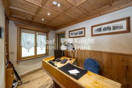 Garage / Local commercial d'exception au coeur de Crans-Montana 1/5