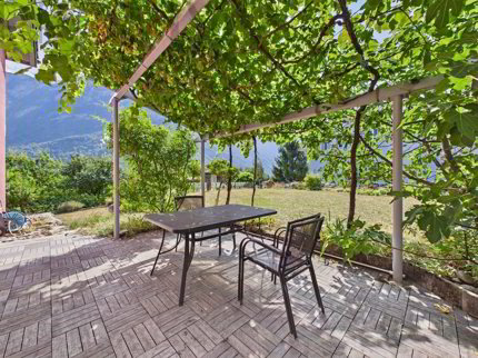 Maison individuelle de 6.5 pièces en vente à zone - 330 m² 1/5