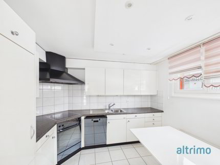 Helle 4.5-Zimmer Wohnung in ruhigem Wohnquartier 1/5