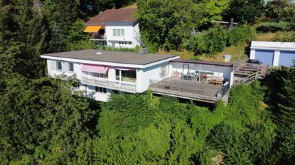 Einmaliges Einfamilienhaus mit Einliegerwohnung und traumhafter Aussicht in Flamatt 1/5