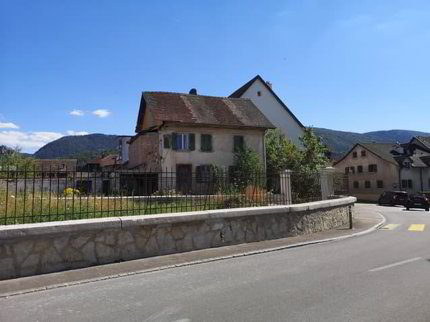 Maison individuelle à rénover complément au centre du village 1/5