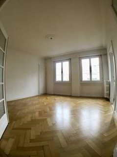 Charmant 2.5 pièces au 2e étage d'un immeuble style ancien 1/5