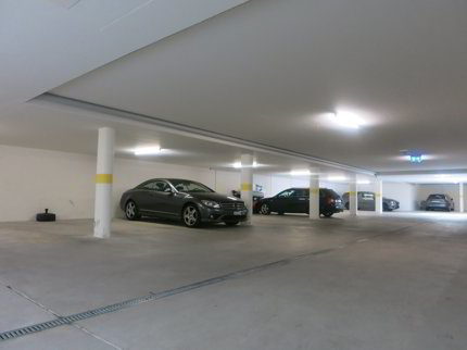 Einstellhallenplatz sowie diverse Aussenabstellplätze im Zentrum von Wildegg zu vermieten 1/3