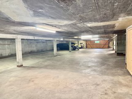 Place de parc couverte dans un parking, à seulement 5 minutes à pied du centre de Montana 1/1