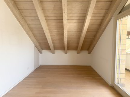 Charmante Dachwohnung an stadtnaher und sonniger Lage! 1/5