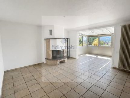Charmant 3 pièces avec belle terrasse dégagée 1/5