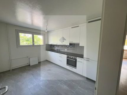 Splendide appartement de 3,5 pièces entièrement rénové, situé au rez-d 1/3