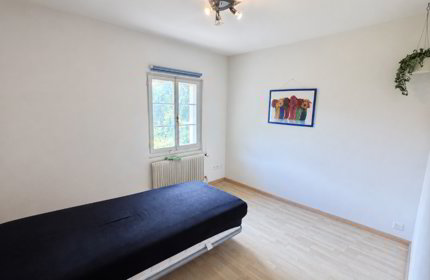 Grosszügiges Doppeleinfamilienhaus mit Garten, Garagenbox und Ausbaupotenzial 1/5