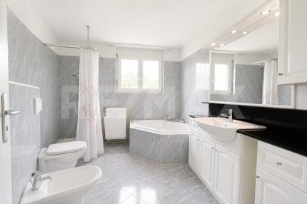 Zentral und grosszügig wohnen: 4.5 Zimmer-Maisonettewohnung 1/5
