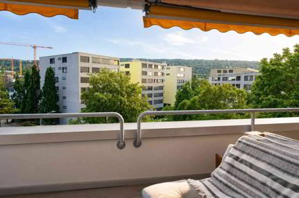 Sonnige Attikawohnung mit grosser Terrasse und Weitsicht im beliebten 1/5