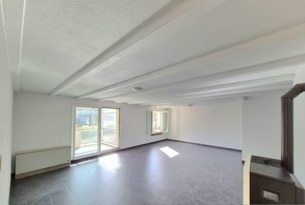 00078 - Appartement de 5 pièces au 2ème étage, avec 2 balcons, et un... 1/5